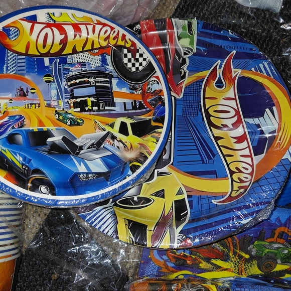 Hot Wheels Themed Party Set - Picture 2 of 5